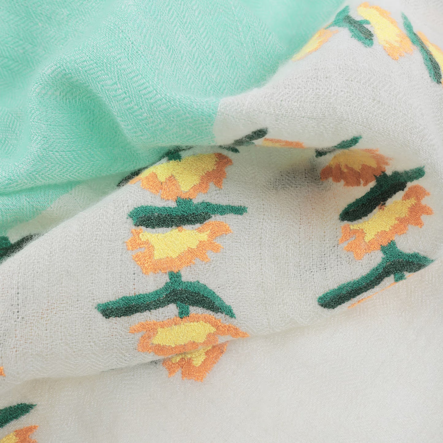 Flower Garlands Ivory Green ST